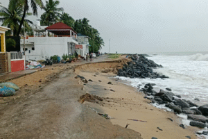 Cyclone Titva causes sea damage in Puducherry: Small canals cut off due to sea erosion!Cyclone Titva causes sea damage in Puducherry: Small canals cut off due to sea erosion!